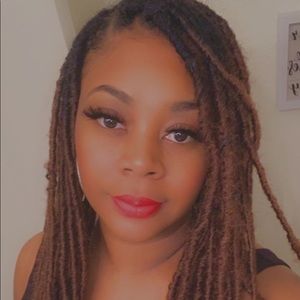 Meet your Posher, Latoya